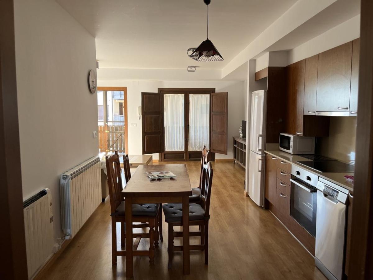 Apartamentos Turisticos Rio Gallego Fontellas  Bagian luar foto