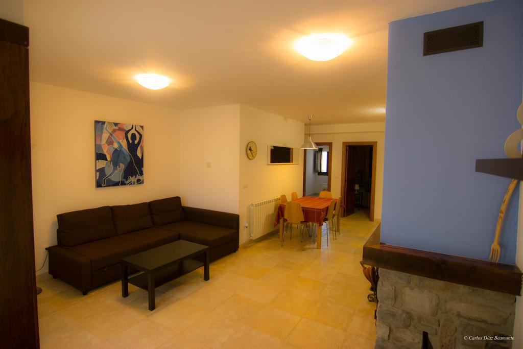 Apartamentos Turisticos Rio Gallego Fontellas  Bagian luar foto